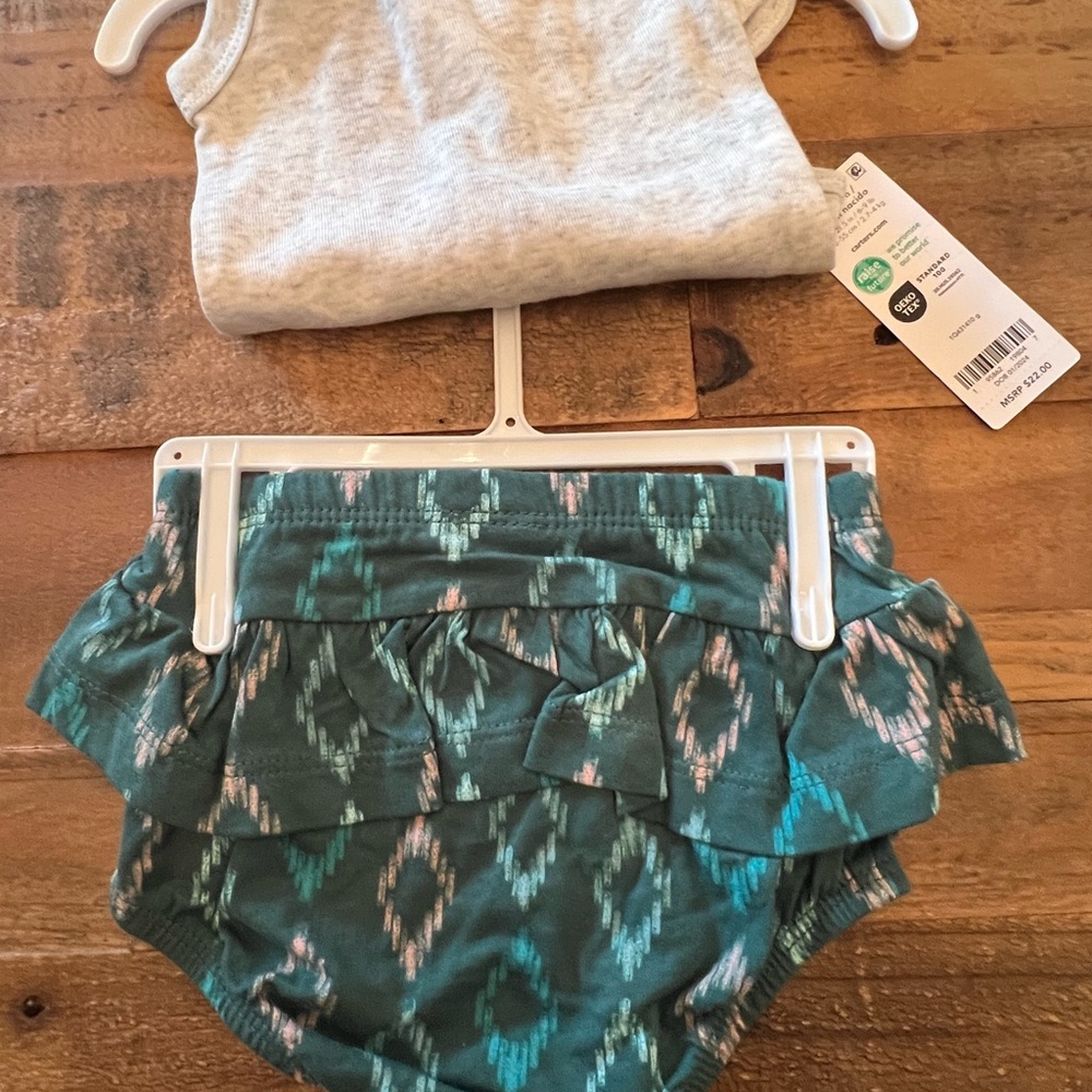 Lot of 4 Baby Girl Carter’s Outfits - Picture 6 of 9